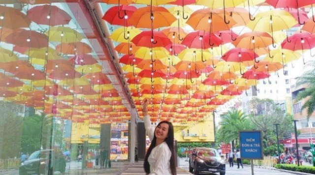 Unique Flying Umbrella Street To Check Out At Van Hanh Mall